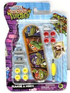 TMNT Fingerboard Mini Skateboard Toy Nickelodeon Deck Wheels Tool Set Play NEW